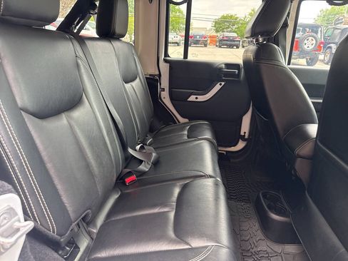 Used 2014 Jeep Wrangler Unlimited Sahara AWD/4WD image 15