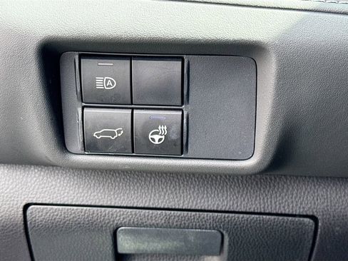 Used 2021 Toyota Highlander Limited FWD image 11