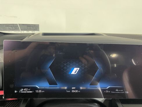 Certified 2026 BMW 550e xDrive image 18