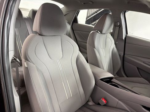Used 2023 Hyundai Elantra SEL w/ Convenience Package FWD image 22