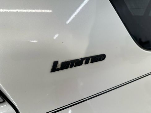 Used 2018 Toyota 4Runner Limited AWD/4WD image 30