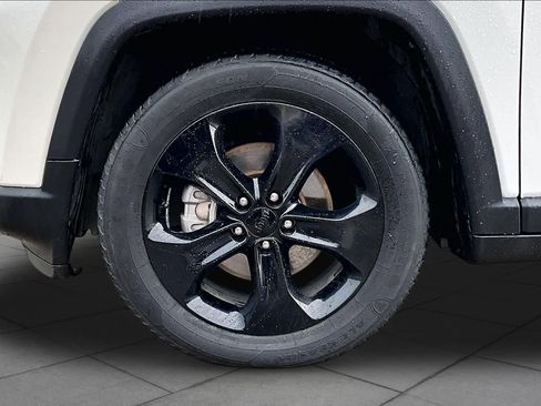 Used 2021 Jeep Compass Latitude FWD image 10