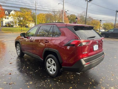Used 2019 Toyota RAV4 LE image 3