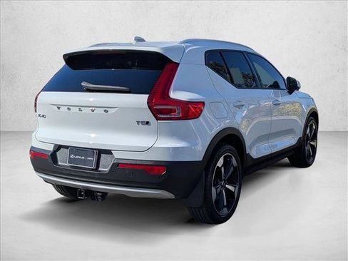 Used 2019 Volvo XC40 T5 Momentum image 6