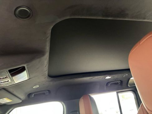 Used 2026 Land Rover Defender 110 image 38