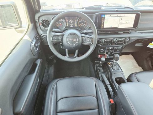 Used 2024 Jeep Wrangler Unlimited Rubicon AWD/4WD image 10