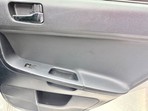 Used 2017 Mitsubishi Lancer ES image 18