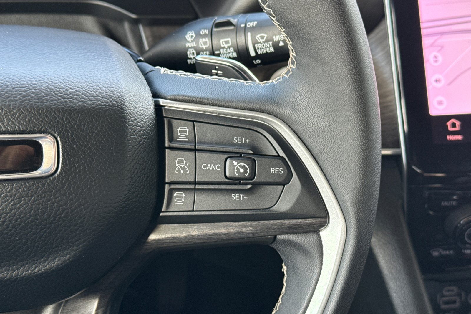 Used 2024 Jeep Grand Cherokee Limited RWD image 36