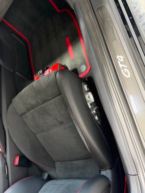 Used 2020 Porsche 718 Cayman GT4 RWD image 31