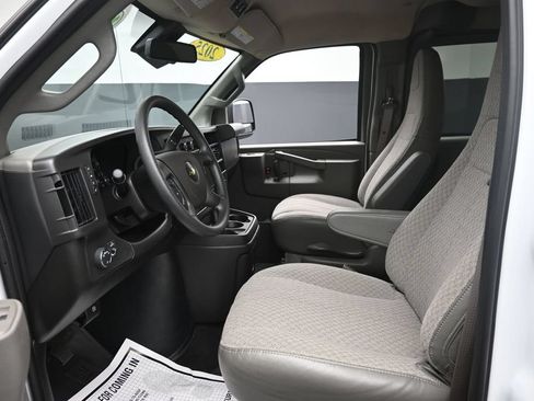 Used 2025 Chevrolet Express 3500 LT w/ LT Preferred Equipment Group RWD image 16