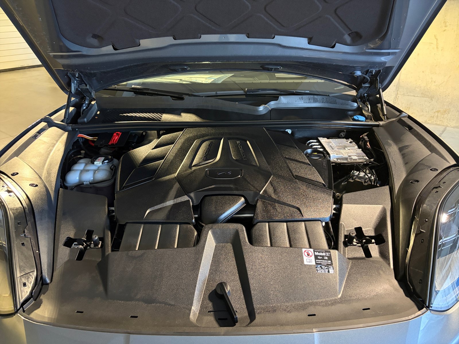 Certified 2026 Porsche Cayenne AWD/4WD image 13