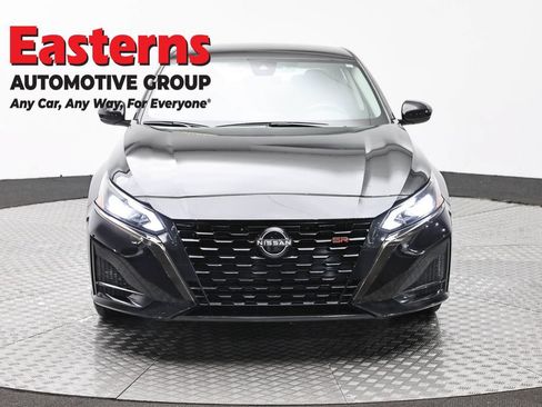Used 2024 Nissan Altima 2.5 SR FWD image 2