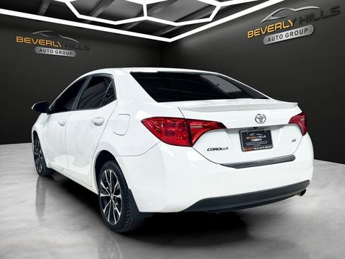 Used 2018 Toyota Corolla SE FWD image 3
