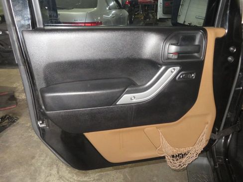Used 2013 Jeep Wrangler Unlimited Sahara w/ Connectivity Group AWD/4WD image 16