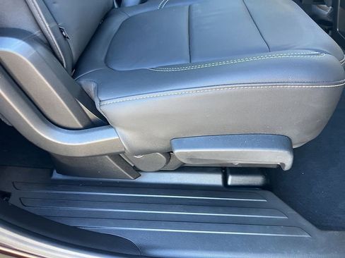 Used 2023 Chevrolet Traverse LT image 57