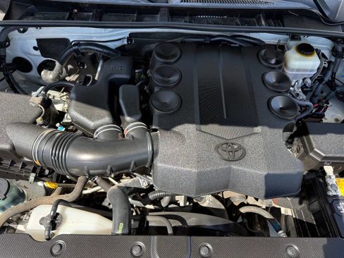 Used 2015 Toyota 4Runner SR5 Premium AWD/4WD image 11