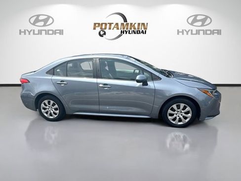 Used 2022 Toyota Corolla LE FWD image 4