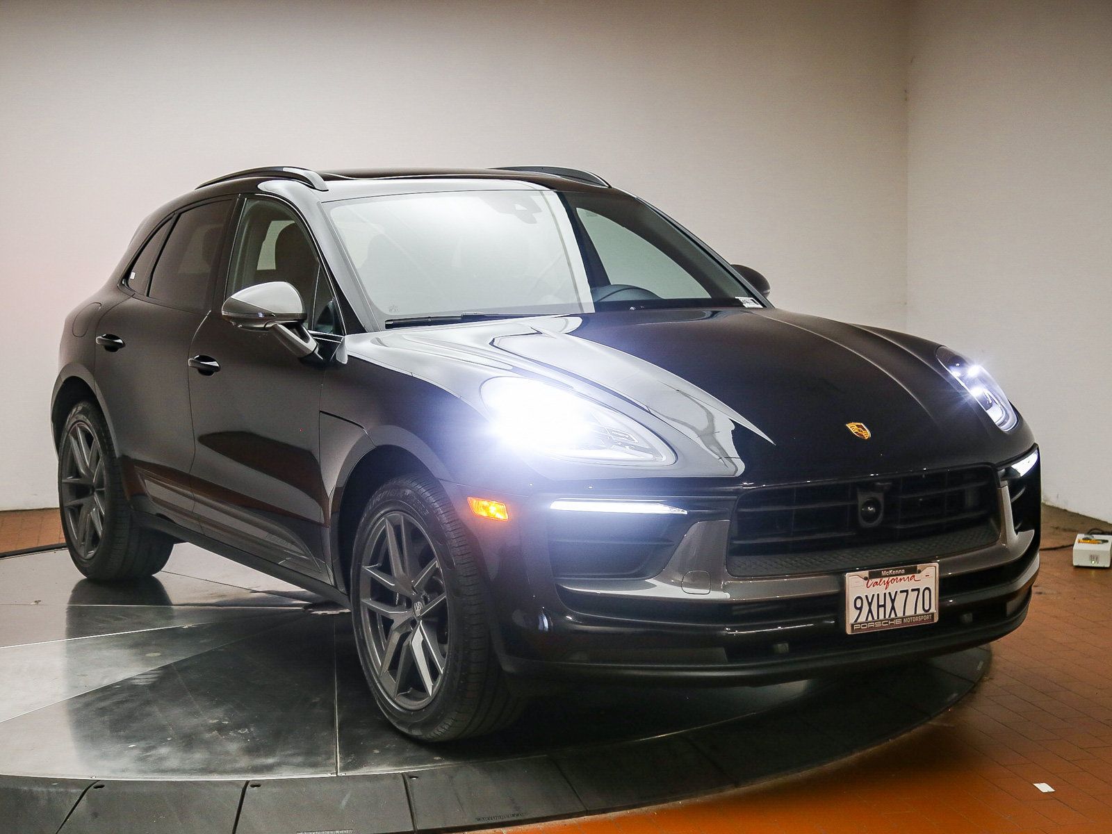 Certified 2026 Porsche Macan Turbo AWD/4WD image 4