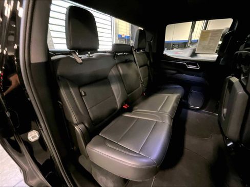 Used 2024 GMC Sierra 1500 SLT image 15