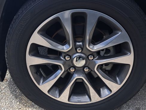 Used 2018 Jeep Grand Cherokee Overland image 10