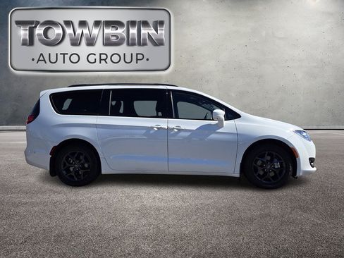 Used 2020 Chrysler Pacifica Touring-L Plus FWD image 3