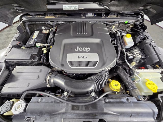 Used 2017 Jeep Wrangler Unlimited Sahara w/ Max Tow Package AWD/4WD image 14