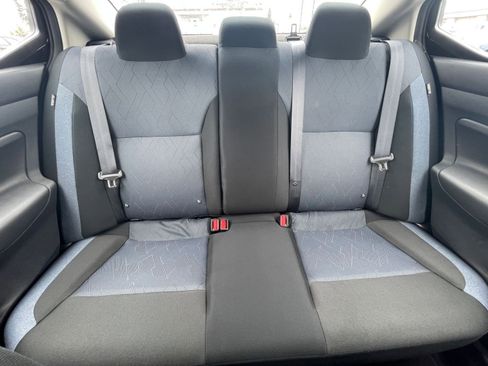 Used 2025 Nissan Versa SV FWD image 33