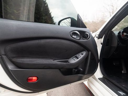 Used 2019 Nissan 370Z NISMO image 35