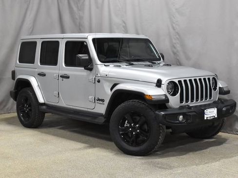 Used 2022 Jeep Wrangler Unlimited Sahara image 3