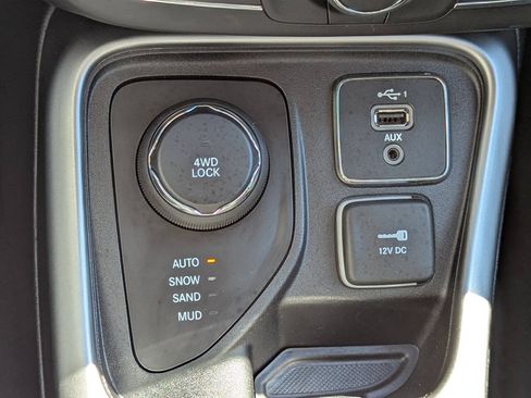 Used 2020 Jeep Compass Latitude w/ Cold Weather Group AWD/4WD image 22