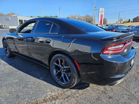 Used 2019 Dodge Charger SXT w/ Blacktop Package image 5
