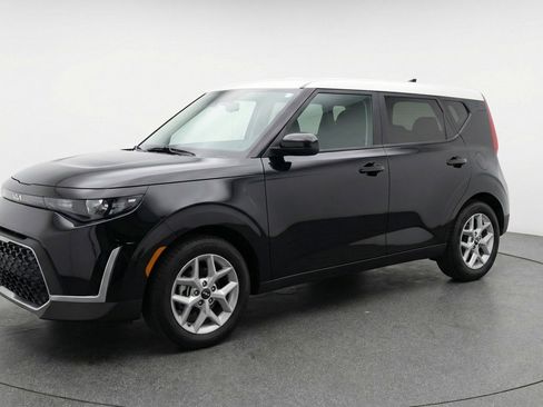 Used 2025 Kia Soul LX w/ LX Technology Package image 3