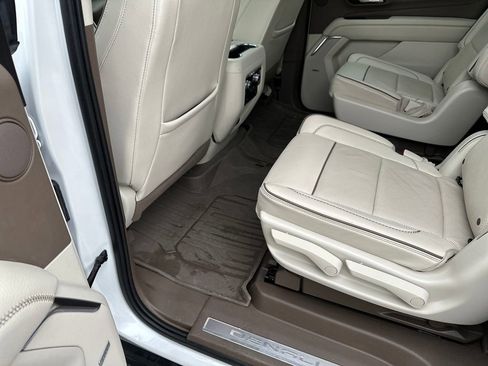 Used 2023 GMC Yukon XL Denali AWD/4WD image 34
