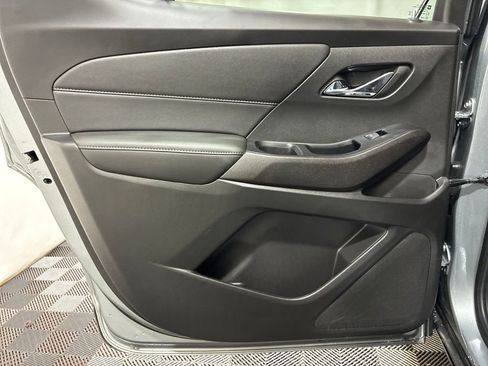 Used 2023 Chevrolet Traverse LT AWD/4WD image 18