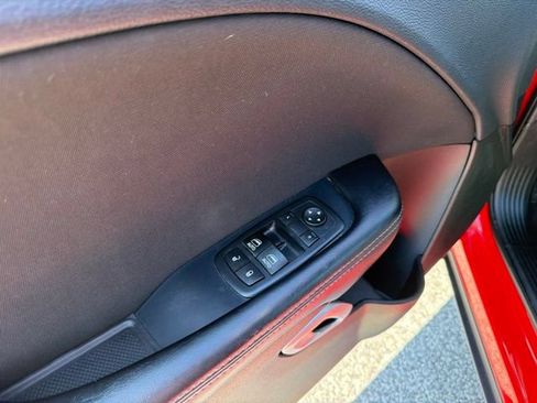 Used 2016 Dodge Challenger SXT RWD image 11