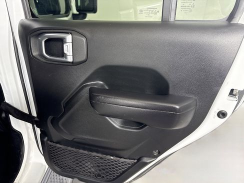 Used 2021 Jeep Gladiator Sport image 28