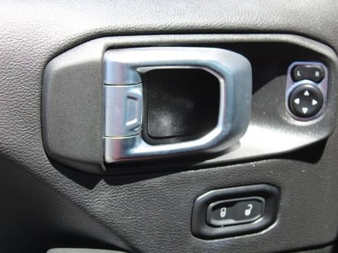 Used 2024 Jeep Wrangler Unlimited Sahara AWD/4WD image 14