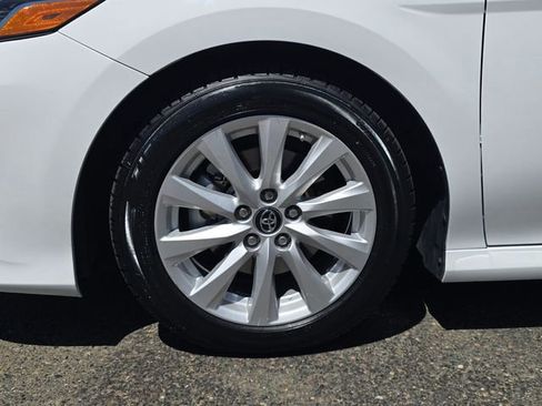 Used 2018 Toyota Camry LE FWD image 25