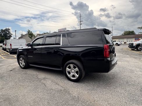 Used 2018 Chevrolet Suburban LT image 17