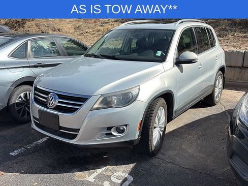 Used 2010 Volkswagen Tiguan SEL FWD image 2