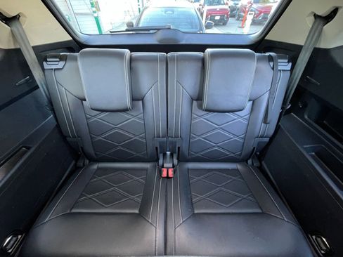 Used 2025 Volkswagen Atlas SE image 29