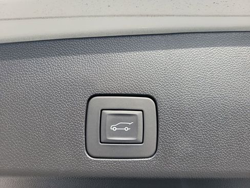 Used 2023 Buick Encore GX Essence w/ Experience Buick Package image 18