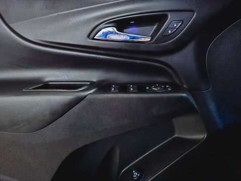 Used 2018 Chevrolet Equinox LT AWD/4WD image 17