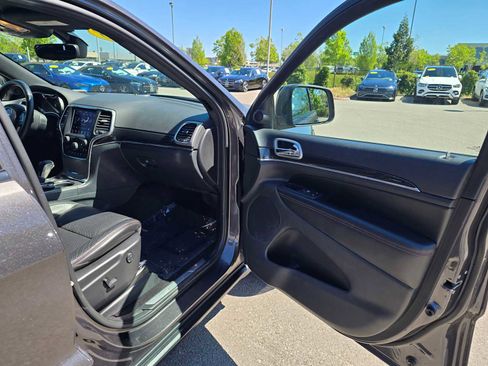 Used 2018 Jeep Grand Cherokee Trailhawk w/ Trailhawk Luxury Group AWD/4WD image 12