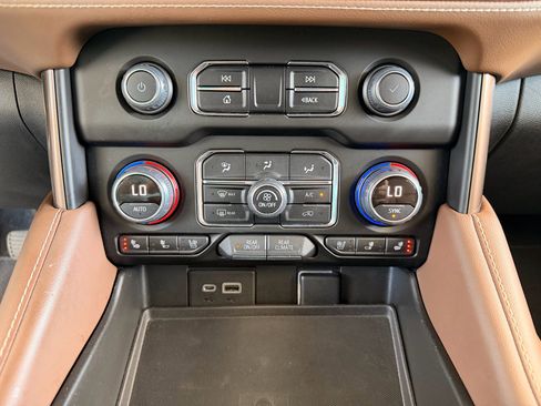 Used 2022 Chevrolet Tahoe High Country AWD/4WD image 13