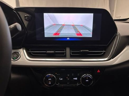 New 2026 Chevrolet Trax LT w/ Driver Confidence Package FWD image 8
