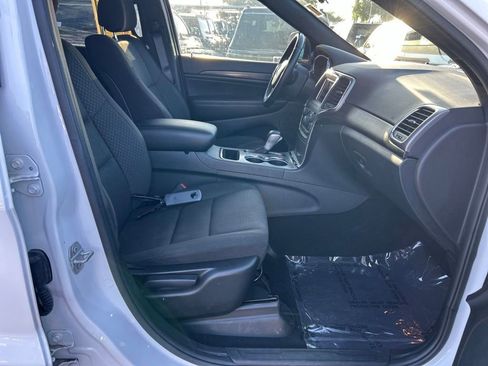 Used 2021 Jeep Grand Cherokee Laredo RWD image 23