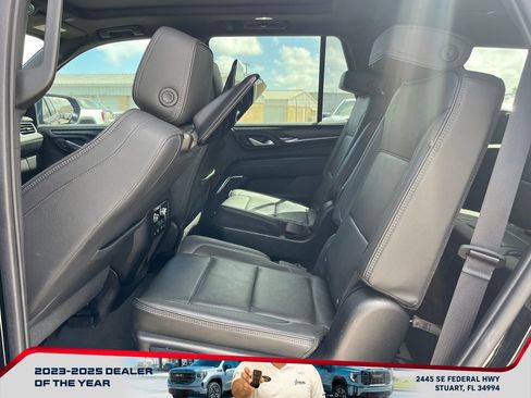 Used 2021 GMC Yukon Denali w/ Denali Premium Package image 11