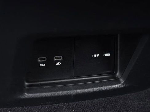 Certified 2025 Volkswagen Atlas Cross Sport SE image 24