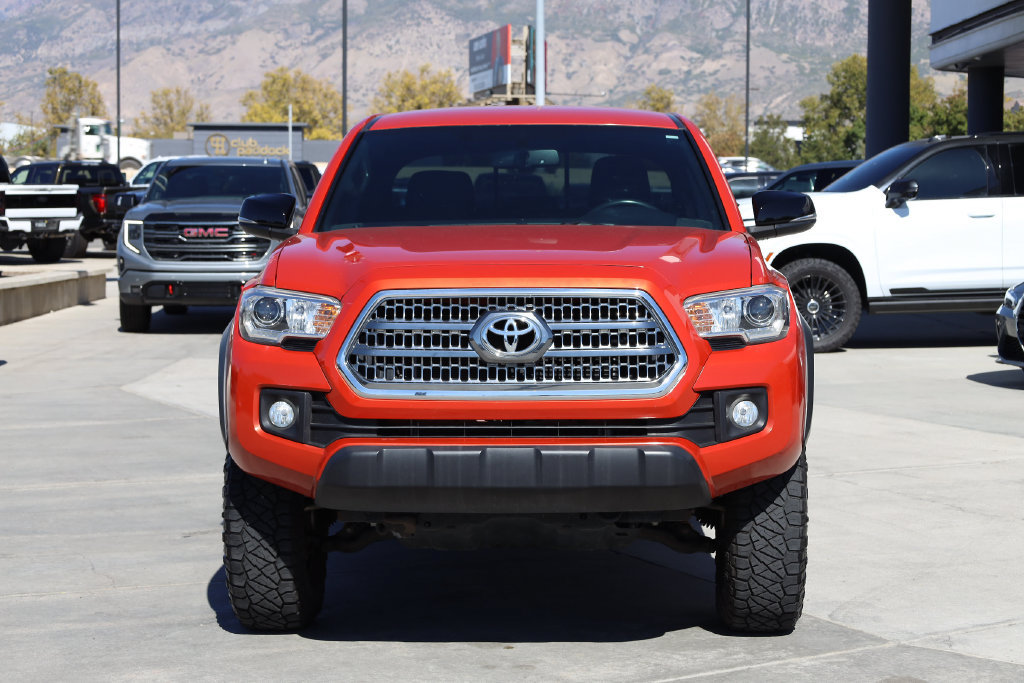 Used 2017 Toyota Tacoma TRD Off-Road AWD/4WD image 9
